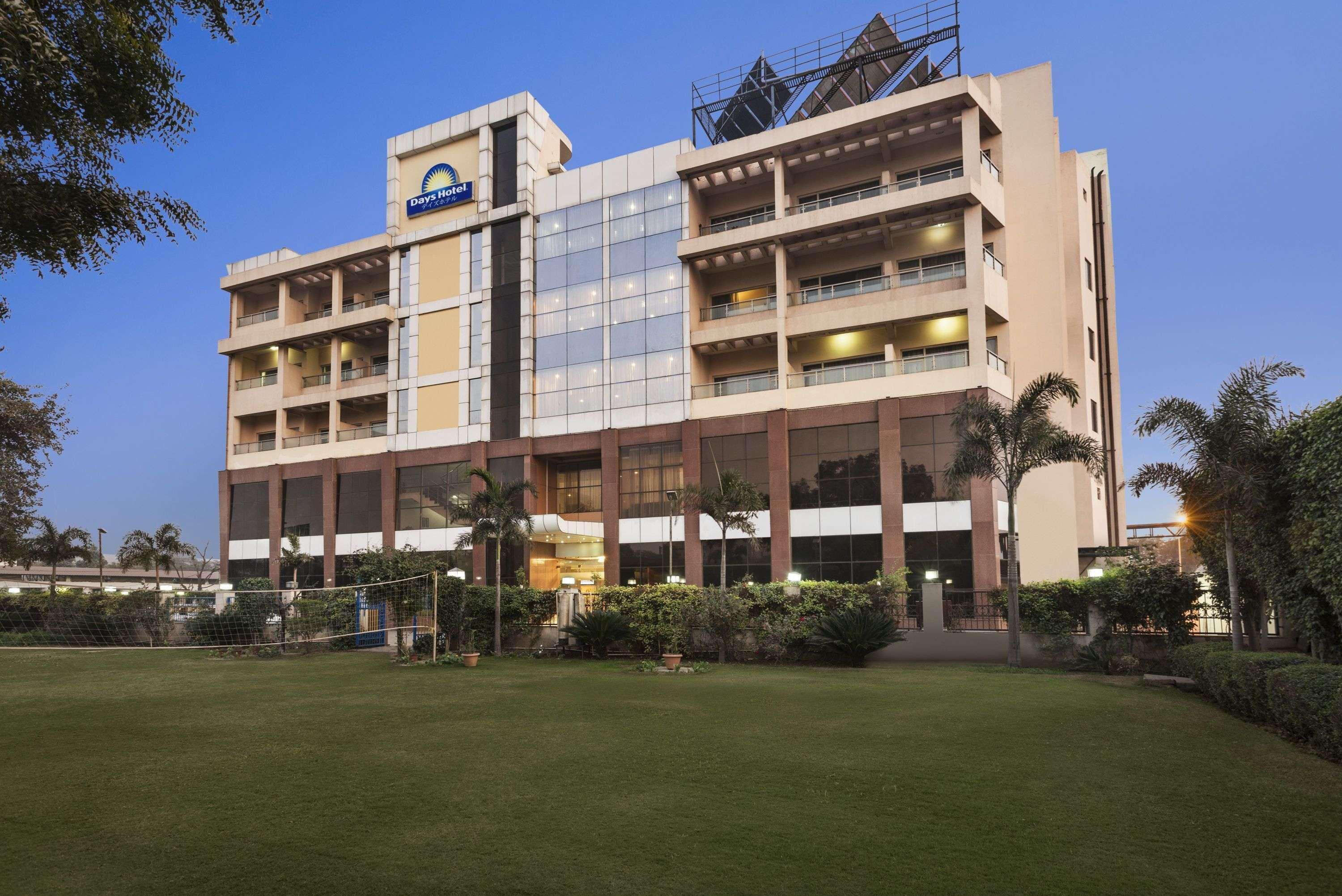 Days Hotel Neemrana Exterior foto