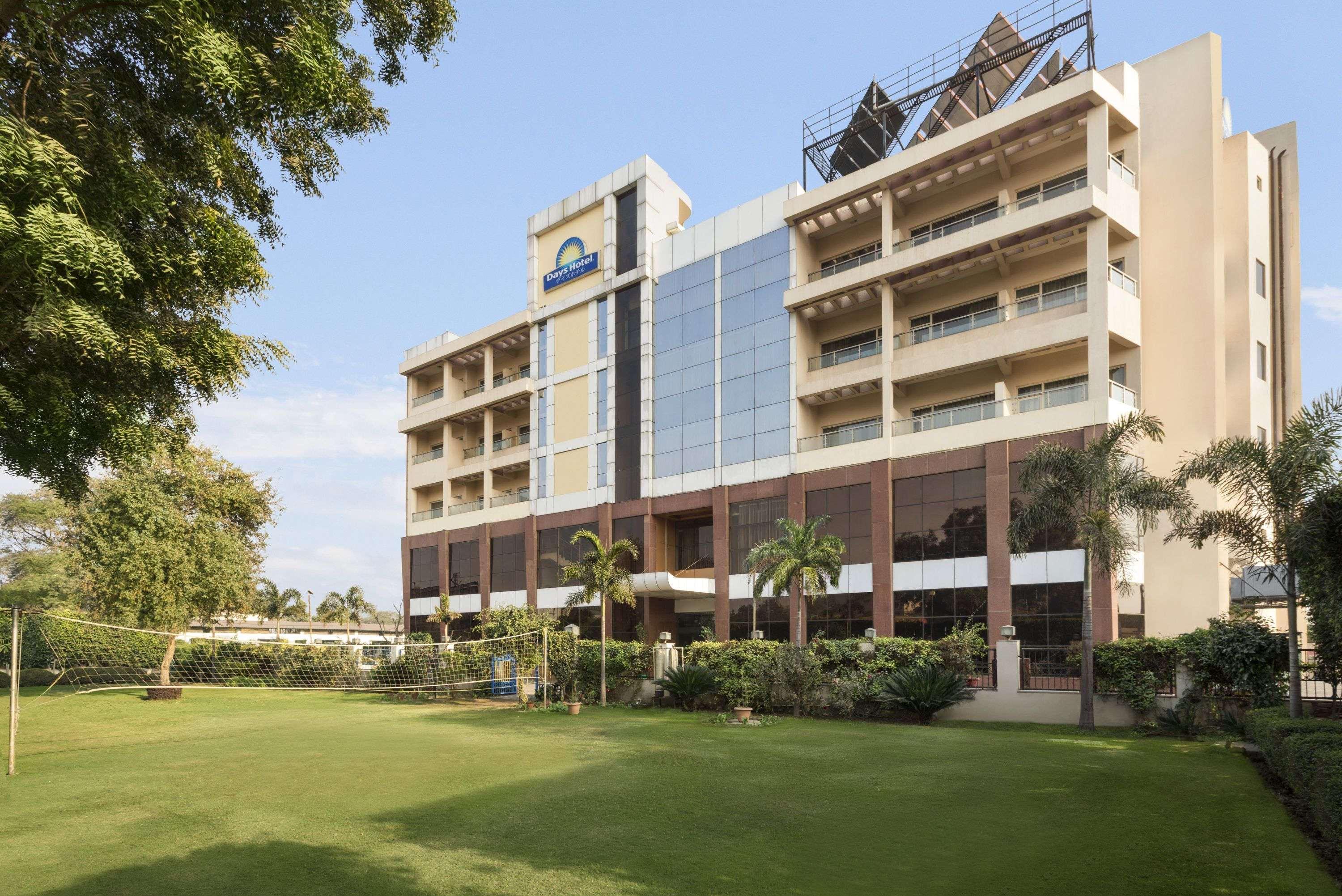 Days Hotel Neemrana Exterior foto