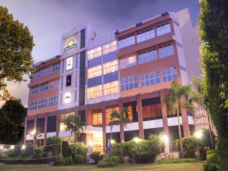 Days Hotel Neemrana Exterior foto
